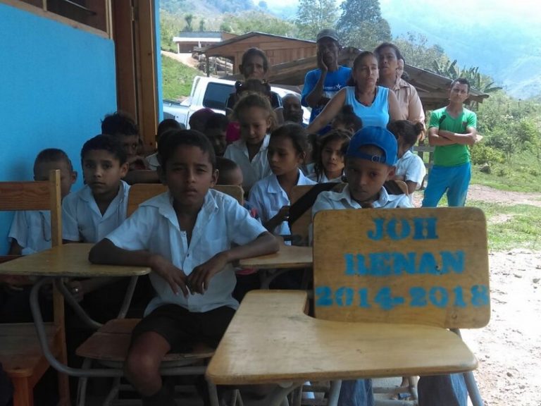 Honduras: Schule in La Lagunas eröffnet