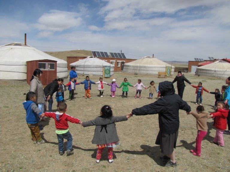 Mongolei: Spielplatz für Kindergarten in Arvaiheere
